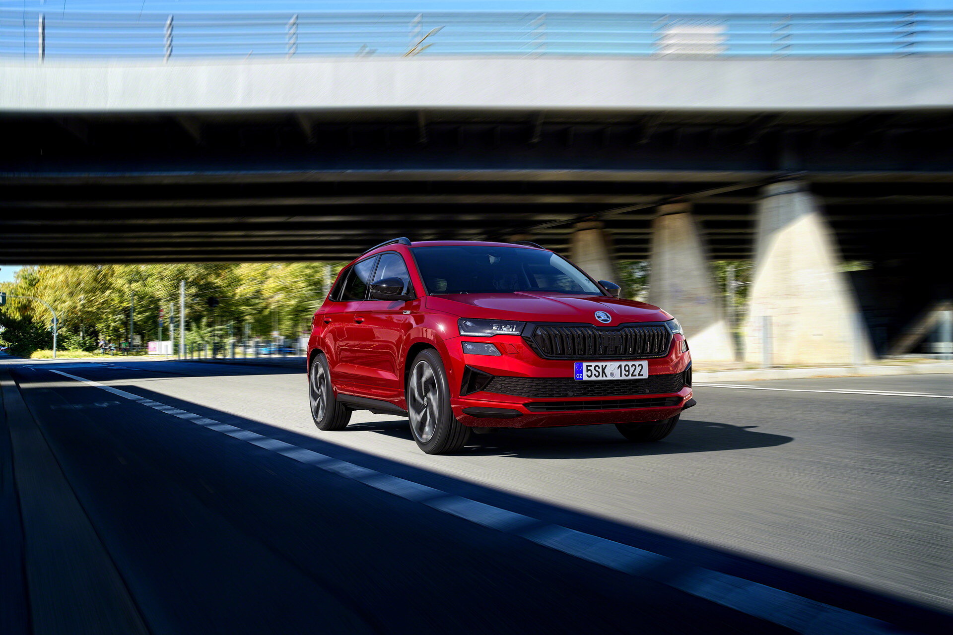 Skoda Karoq подвергли рестайлингу: зауженные фары и цифровой щиток приборов