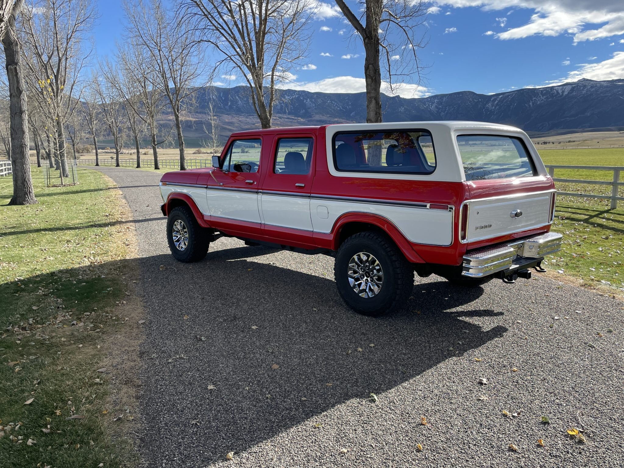 Ford F-150 SVT Raptor замаскировали под пикапы Форд из 70-х