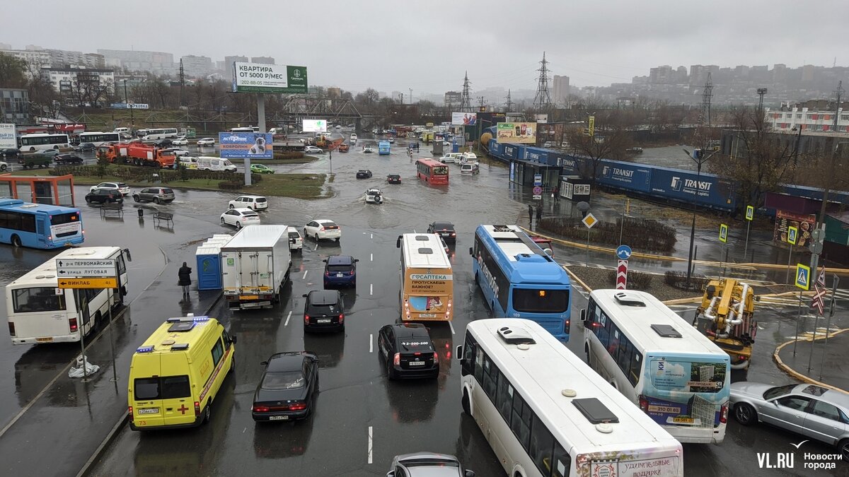 ВИДЕО: во Владивостоке после ливня затопило улицы