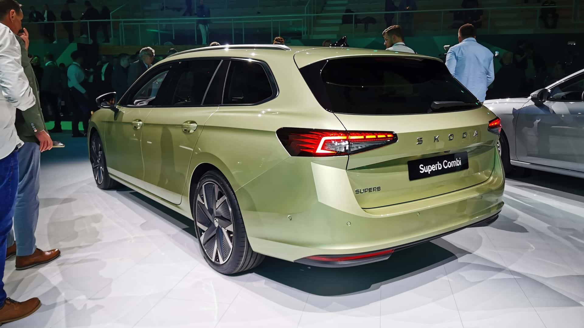 Новая Skoda Superb: солидный дизайн и широкая гамма двигателей