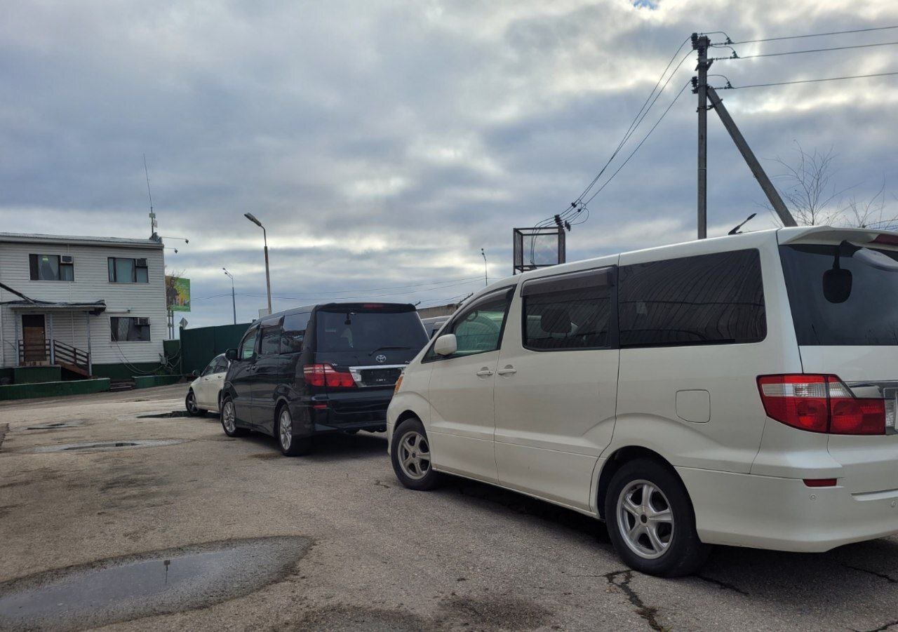 Таможенники передали на фронт ввезенные с нарушениями автомобили