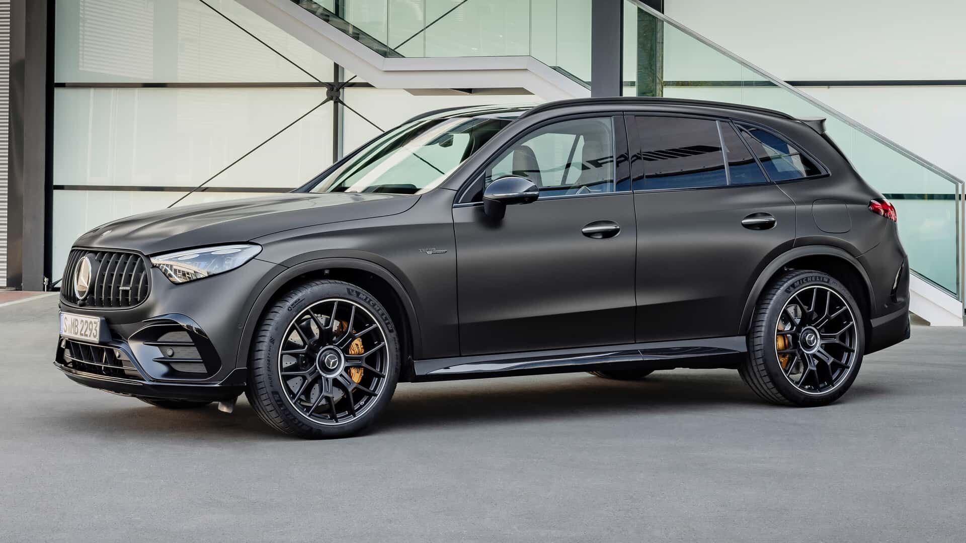 Mercedes-Benz закончил формирование линейки новых GLC выходом AMG GLC Coupe