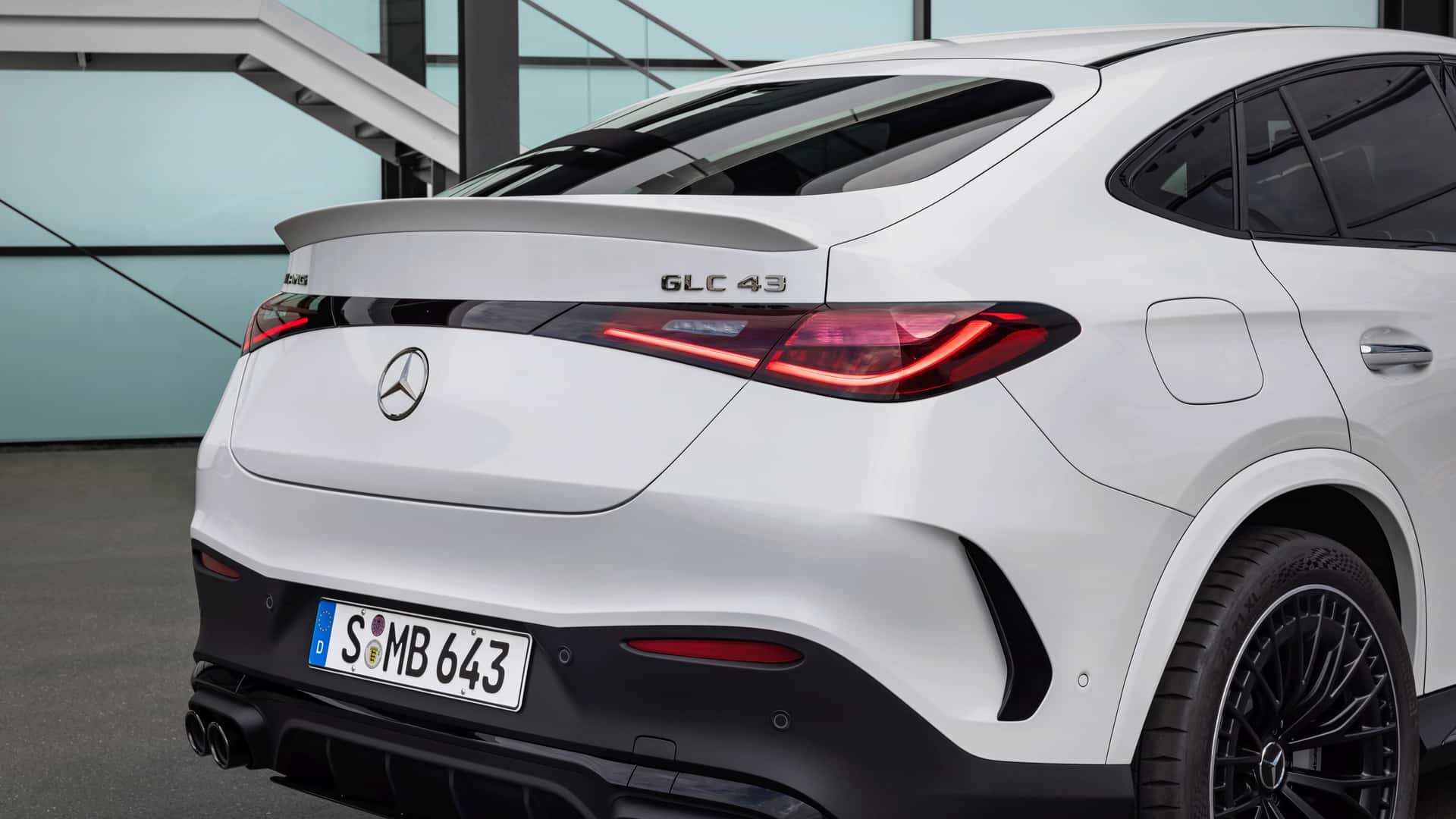 Mercedes-Benz закончил формирование линейки новых GLC выходом AMG GLC Coupe