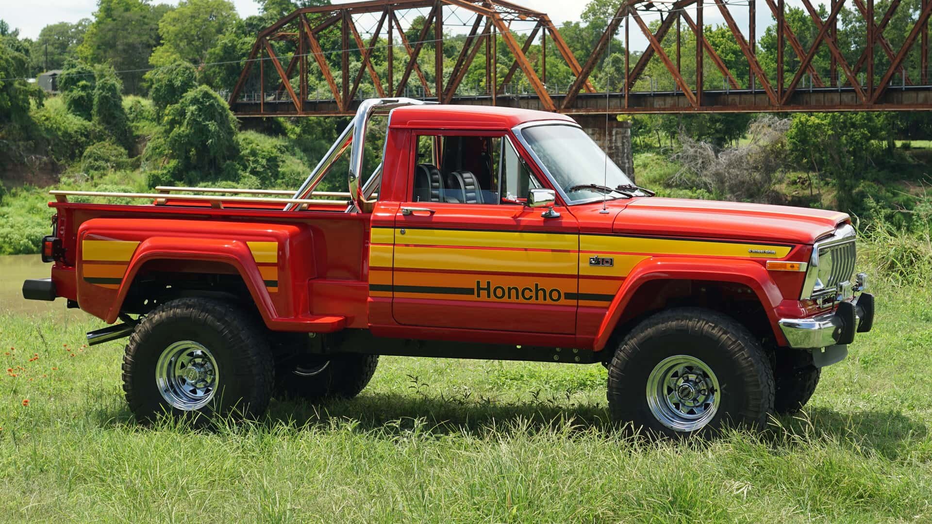 В США раритетный Jeep Honcho укомплектовали непосредственным впрыском топлива