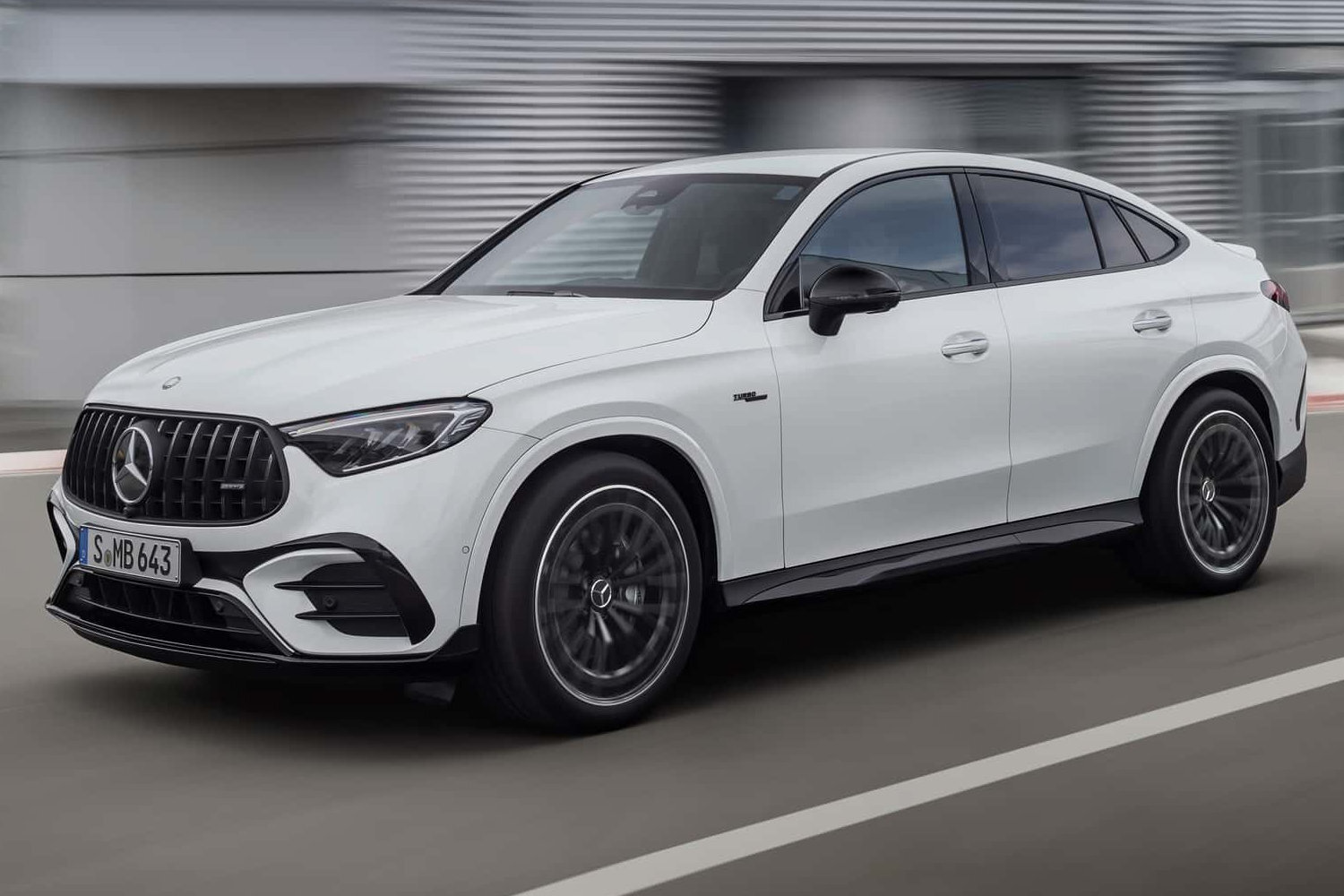 Mercedes-Benz закончил формирование линейки новых GLC выходом AMG GLC Coupe