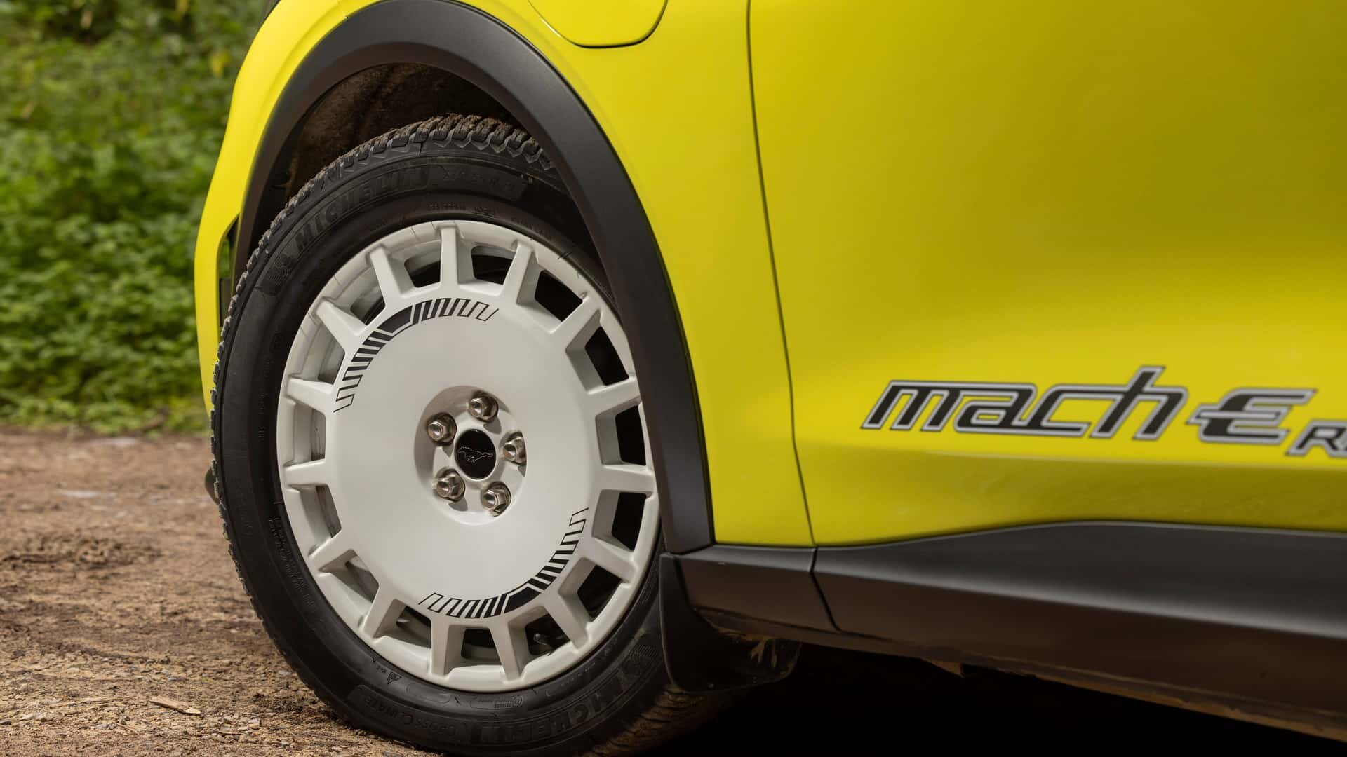 Ford выпустил навеянный автоспортом Mustang Mach-E Rally