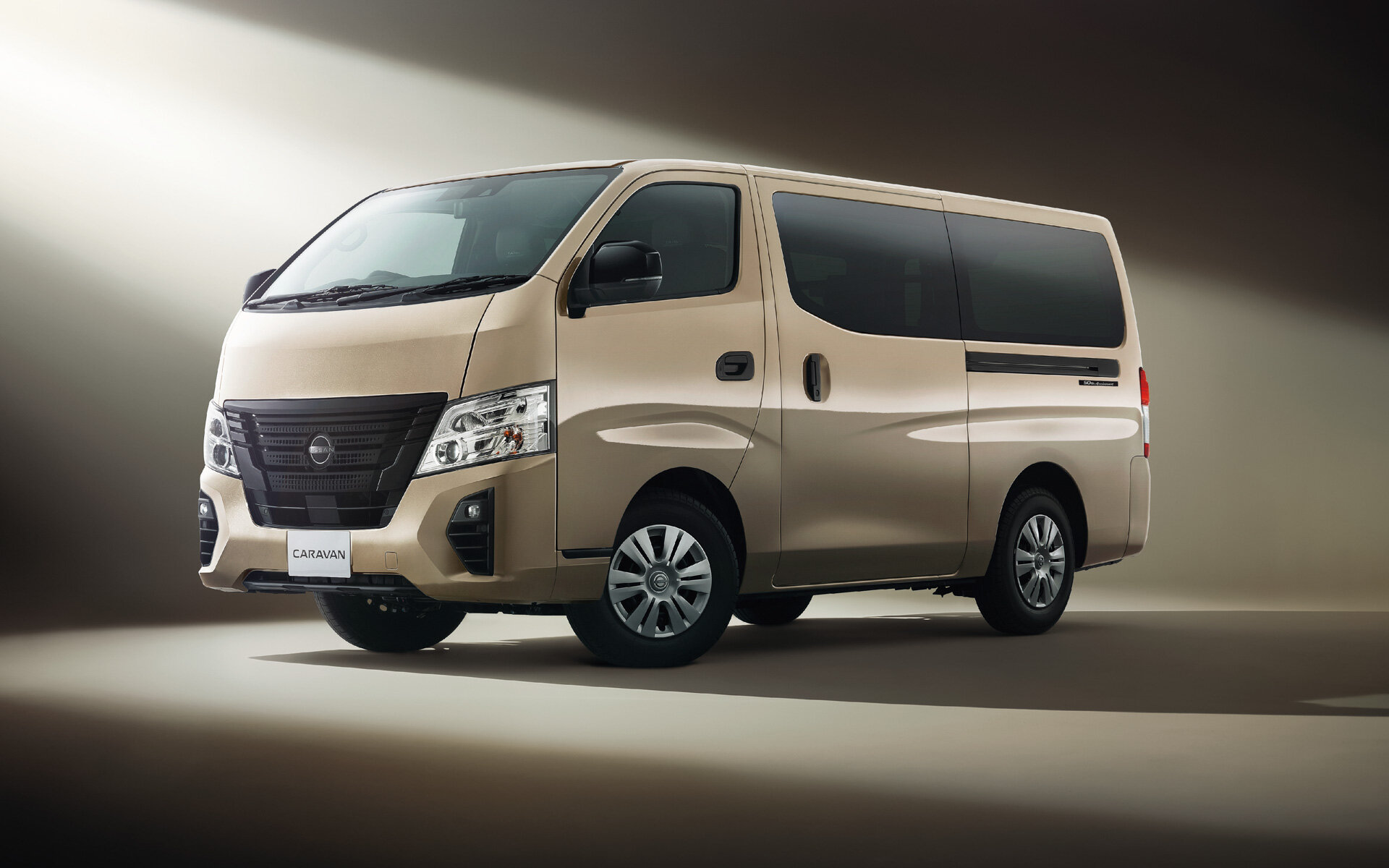 Nissan выпустил юбилейную версию вэна Caravan