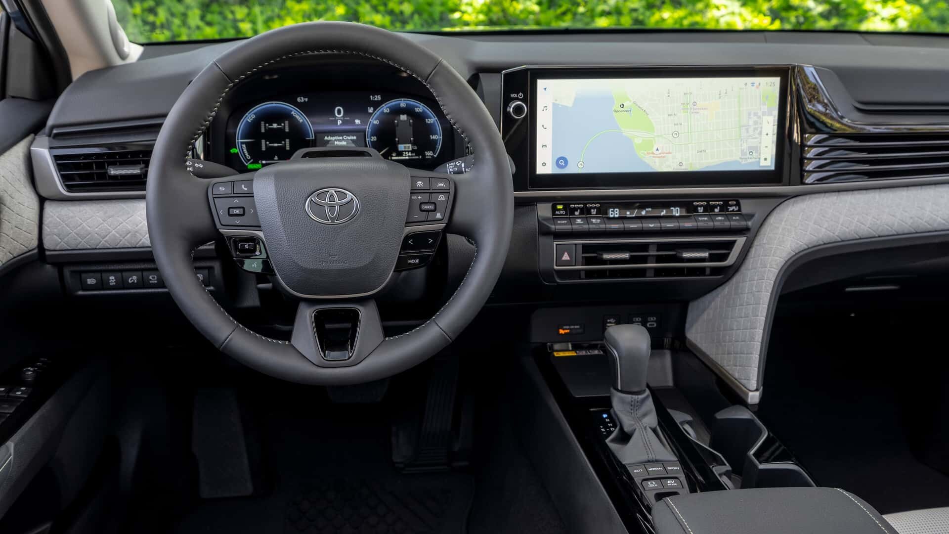 В США начали продавать новую Toyota Camry