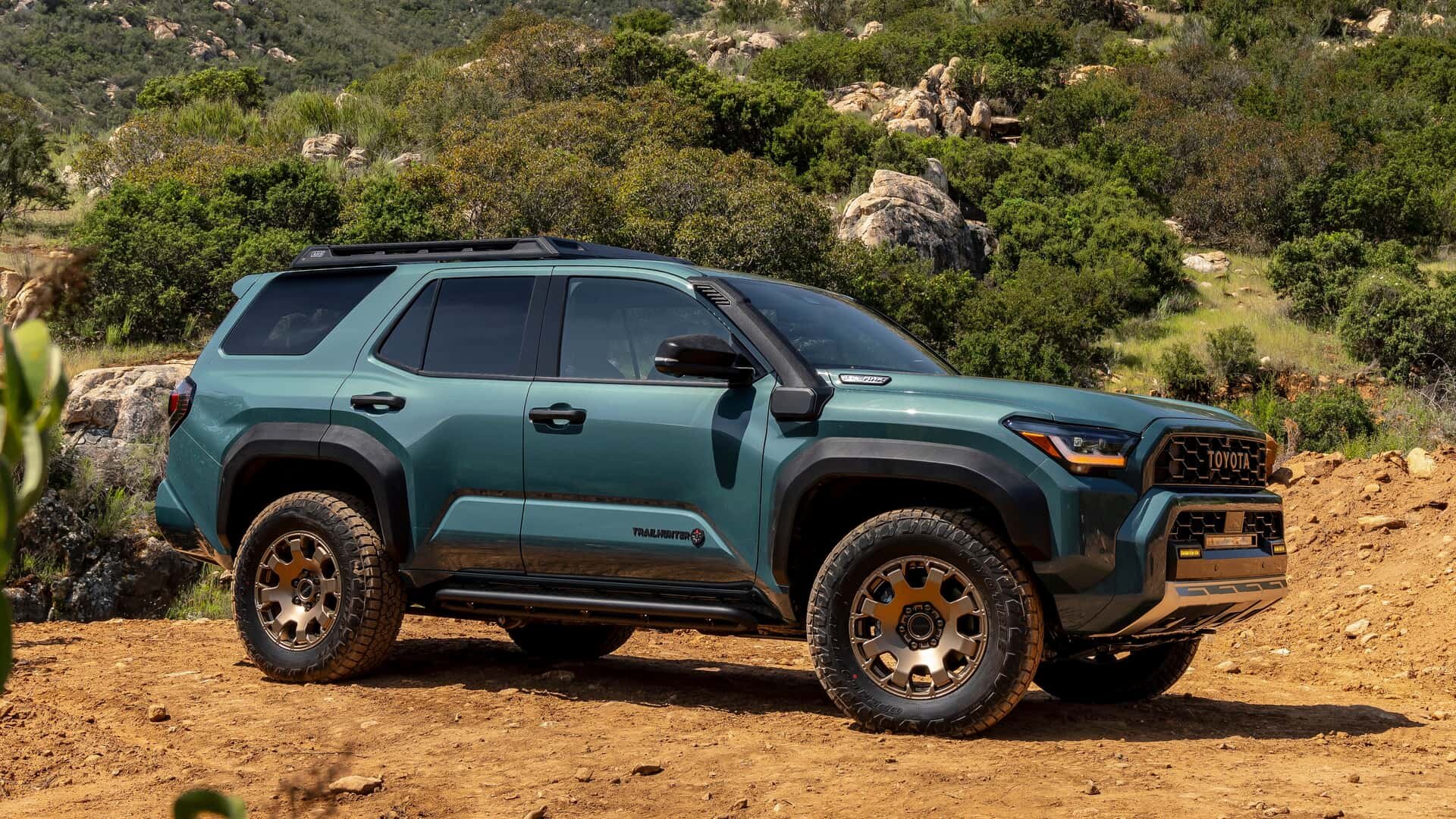 У новой Toyota 4Runner брутальный стиль с ретромотивами