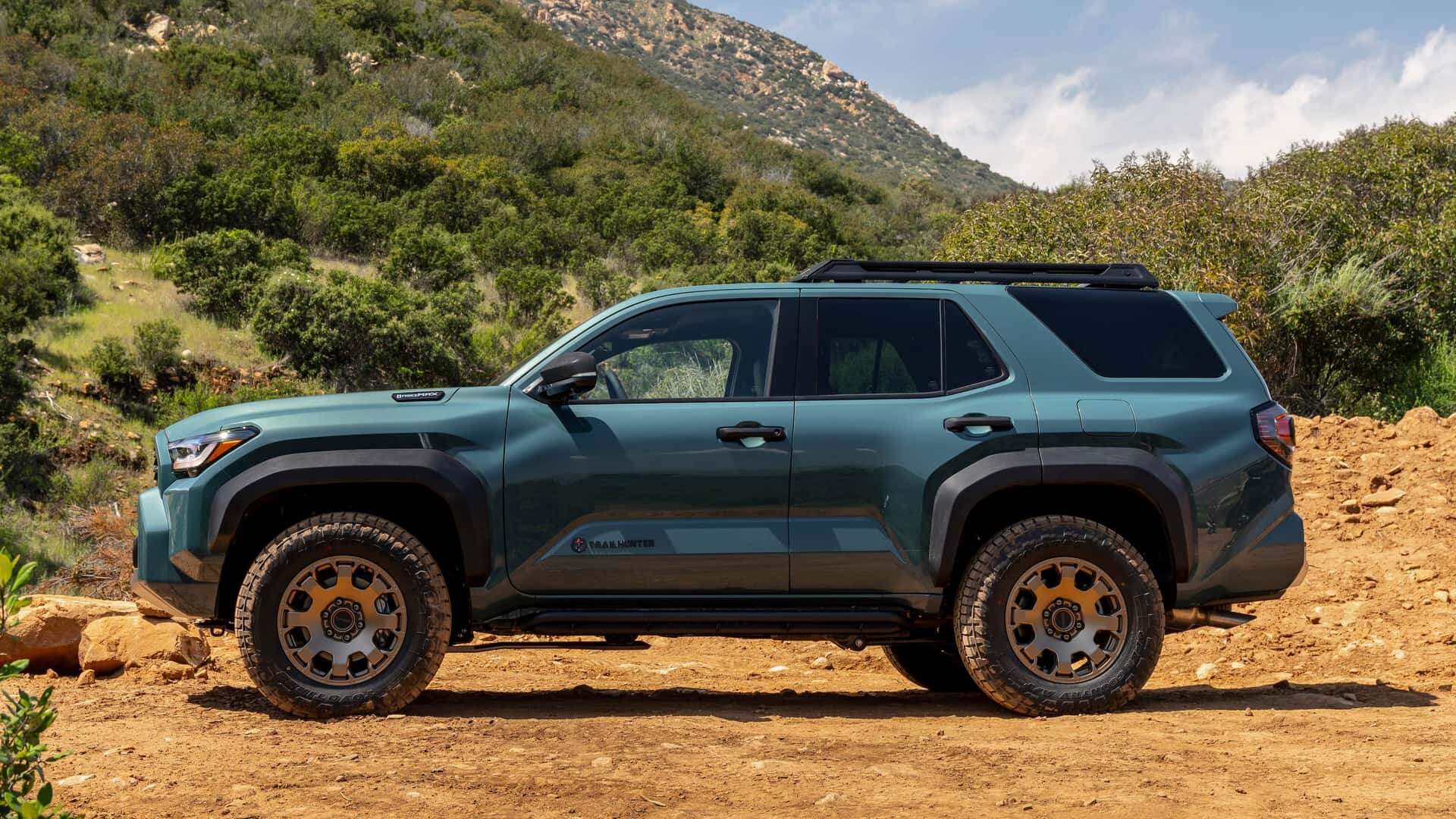 У новой Toyota 4Runner брутальный стиль с ретромотивами