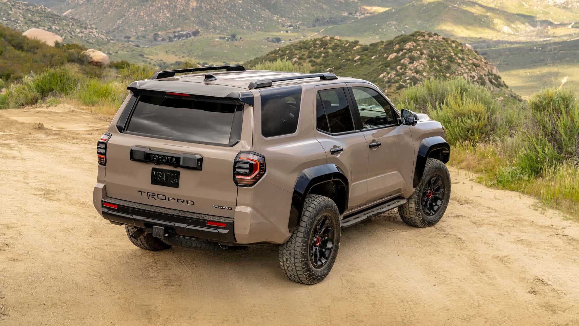 У новой Toyota 4Runner брутальный стиль с ретромотивами