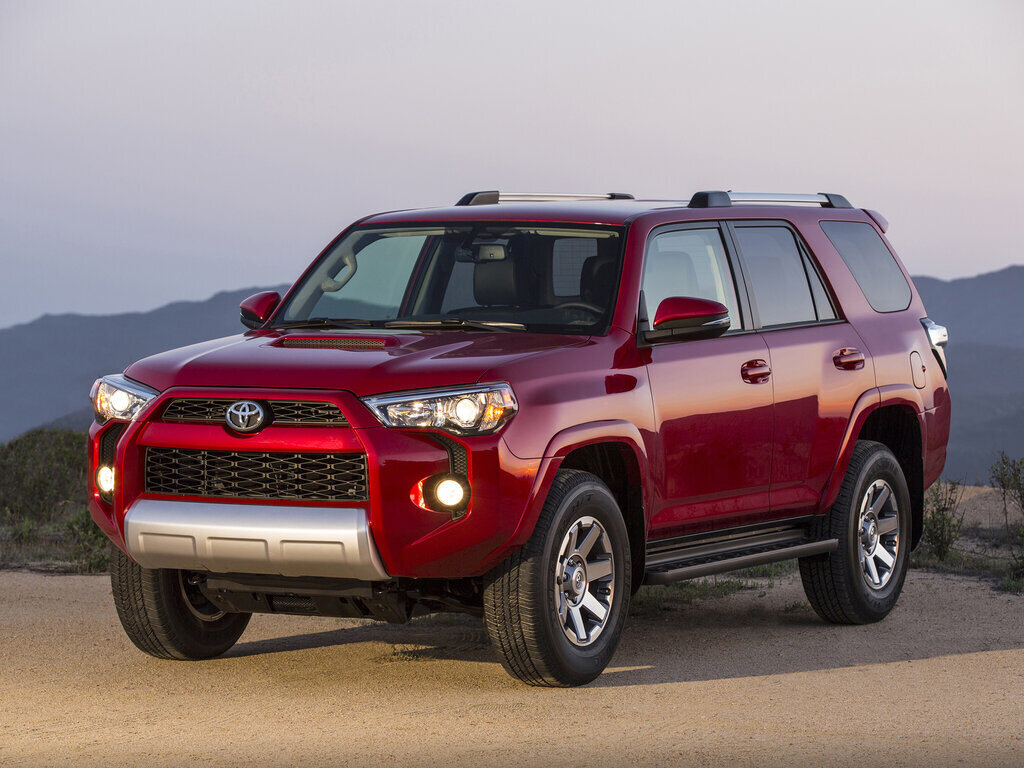 У новой Toyota 4Runner брутальный стиль с ретромотивами