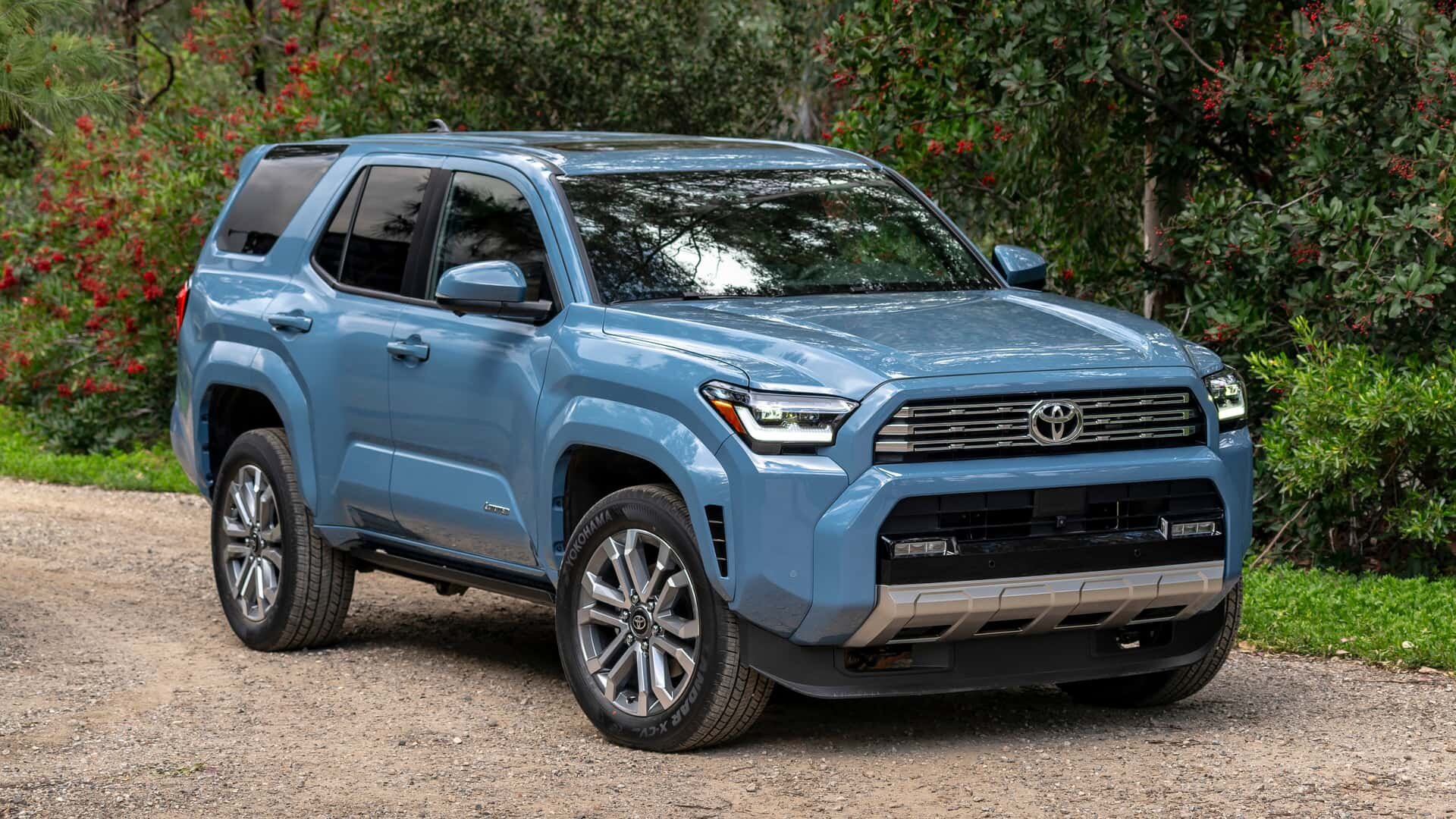 У новой Toyota 4Runner брутальный стиль с ретромотивами