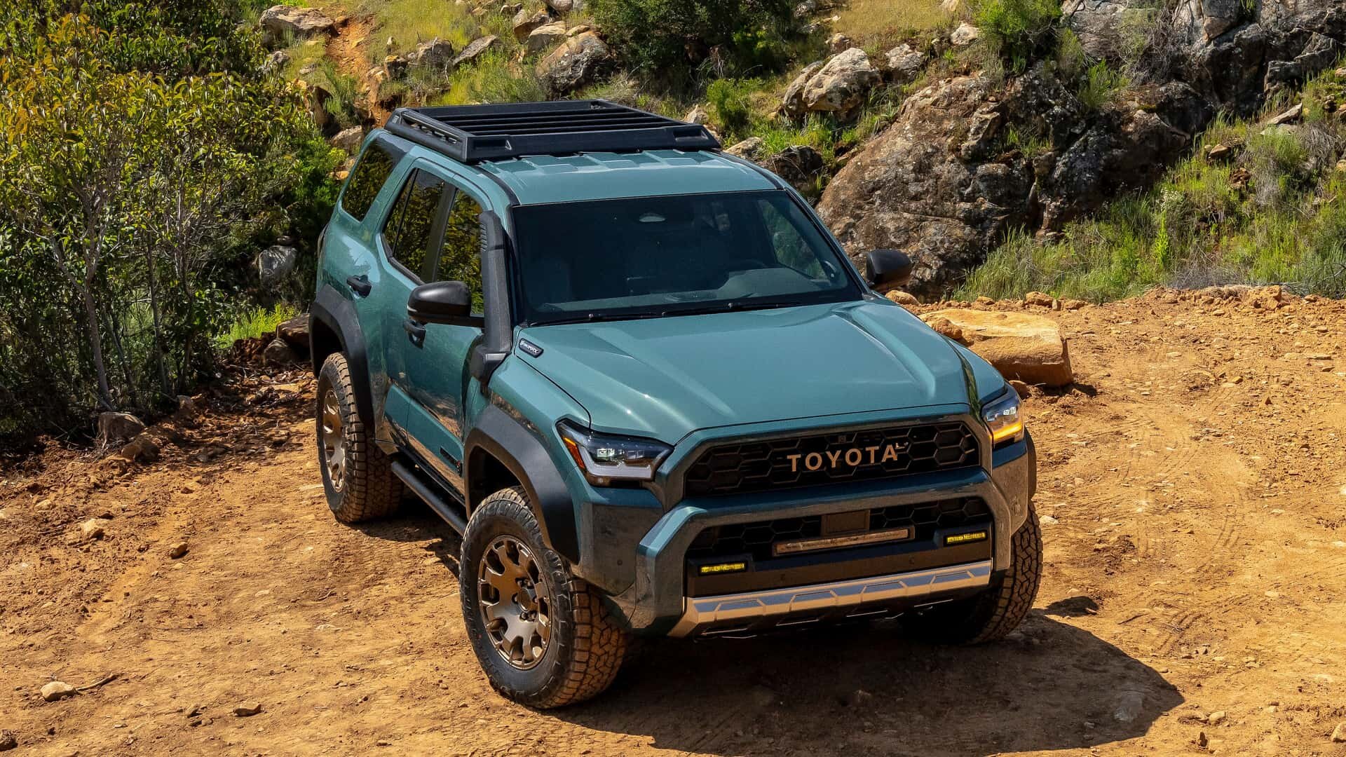 У новой Toyota 4Runner брутальный стиль с ретромотивами