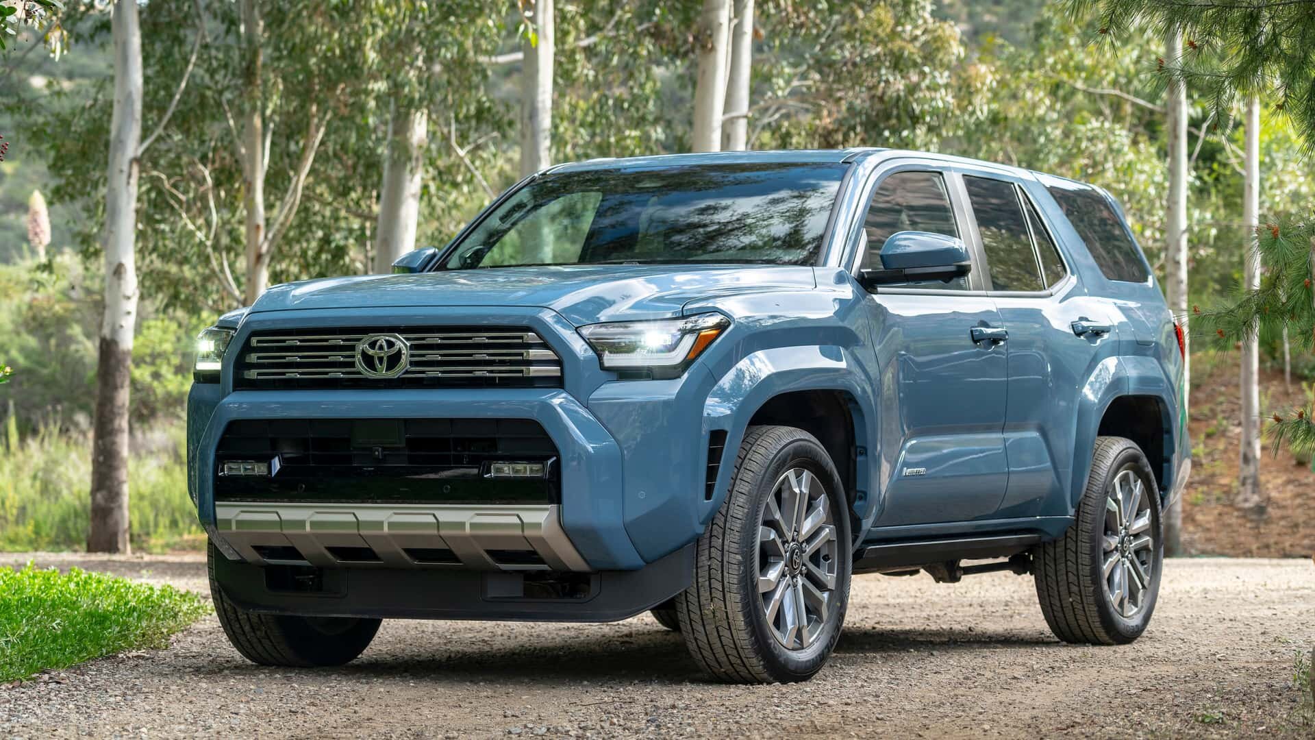 У новой Toyota 4Runner брутальный стиль с ретромотивами