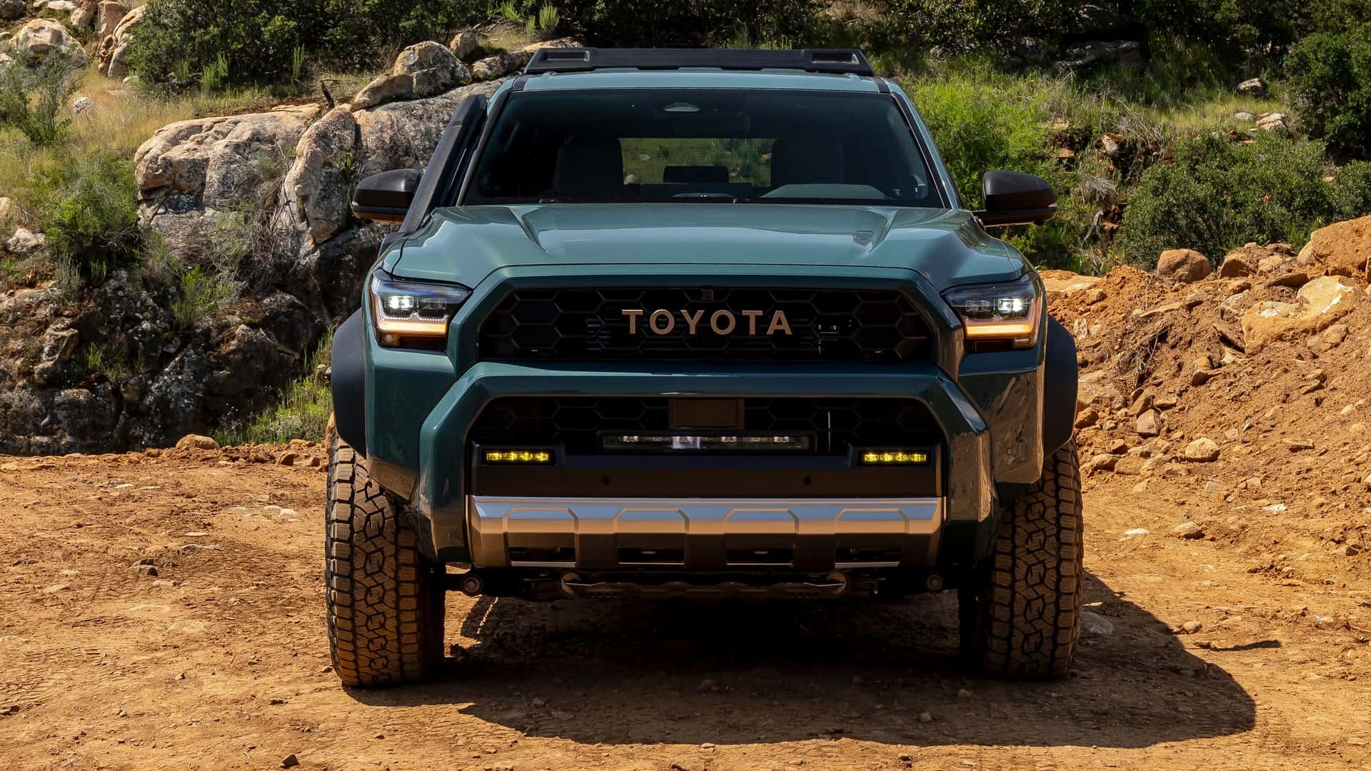 У новой Toyota 4Runner брутальный стиль с ретромотивами