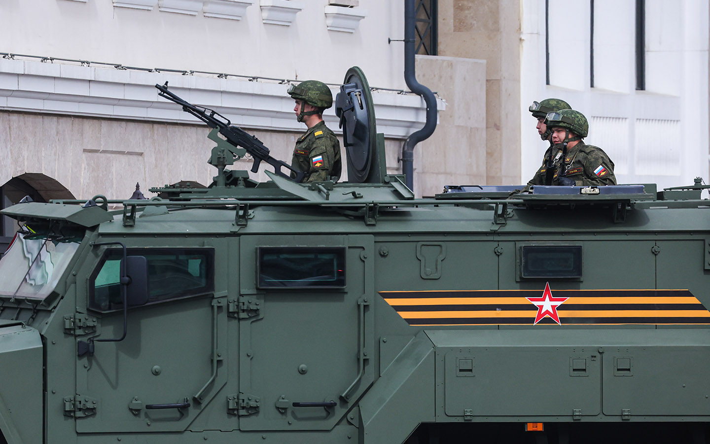 Россия. Москва. Бронеавтомобили &laquo;Ахмат&raquo; во время генеральной репетиции парада Победы, посвященного 78-й годовщине Победы в Великой Отечественной войне, 7 мая 2023 года