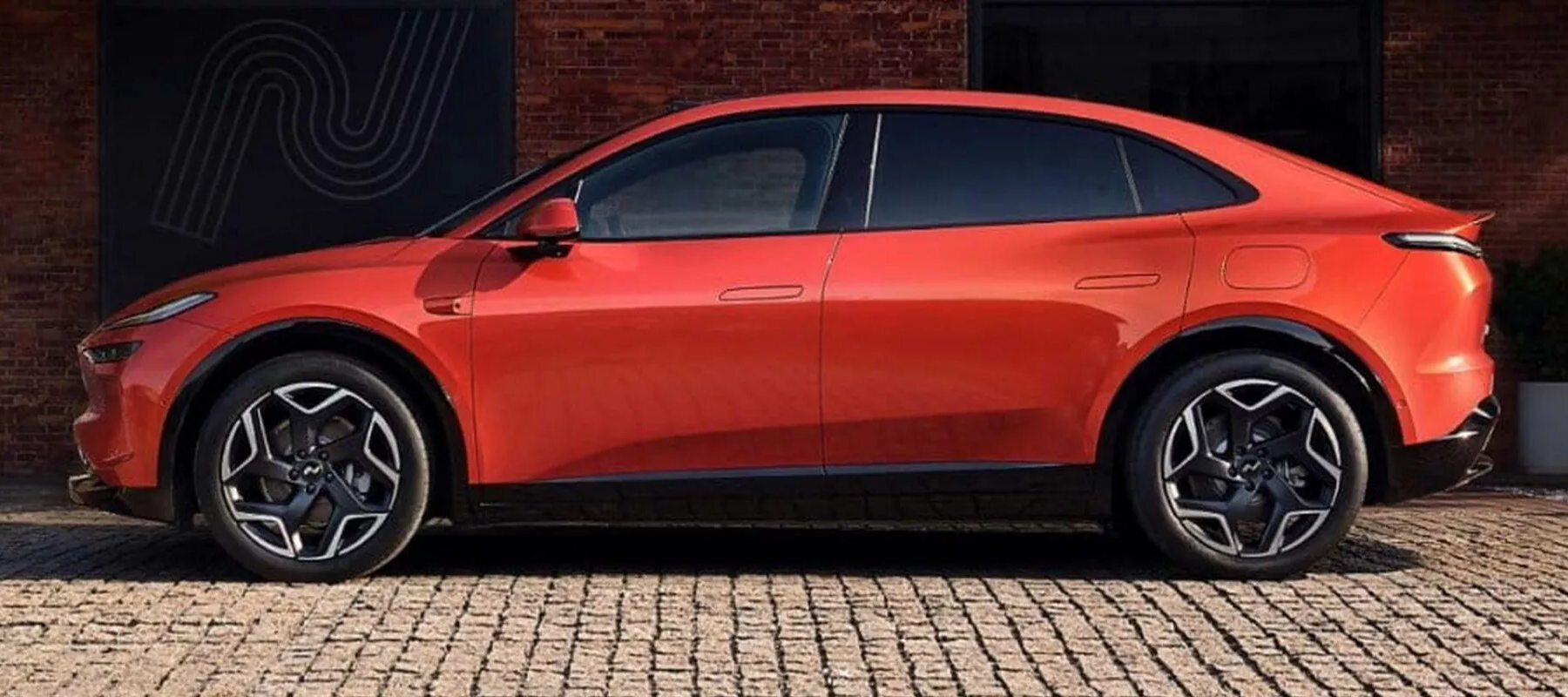 В Китае представили улучшенный клон Tesla Model Y