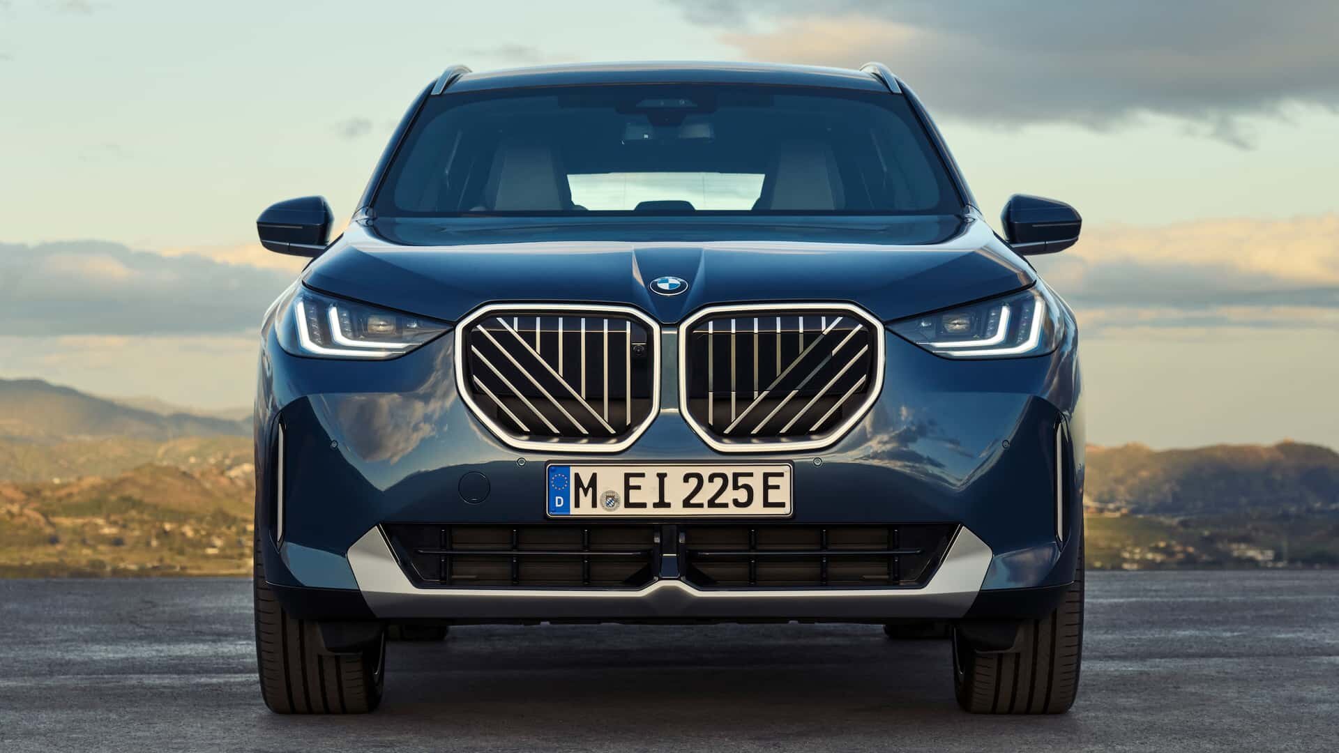 BMW X3 в новом поколении получил экстравагантный экстерьер