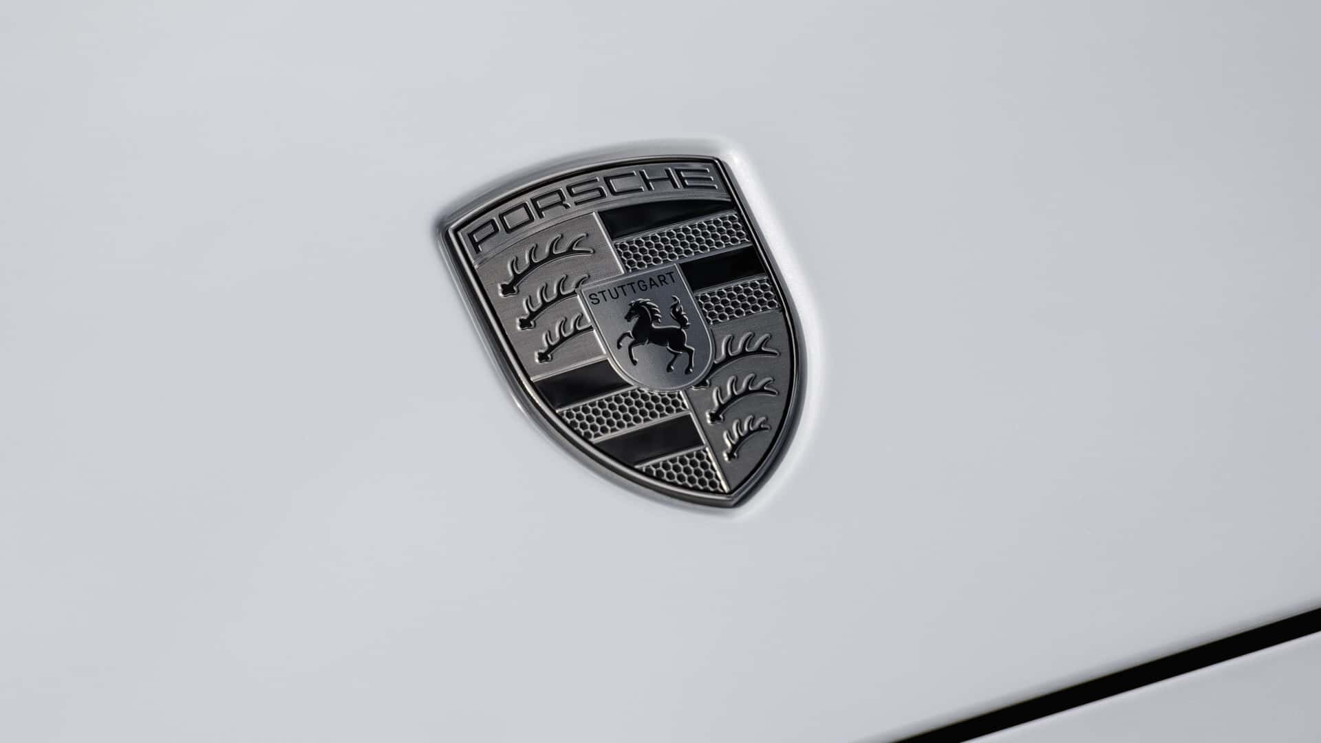 Porsche начал продавать самый быстрый представительский автомобиль в мире