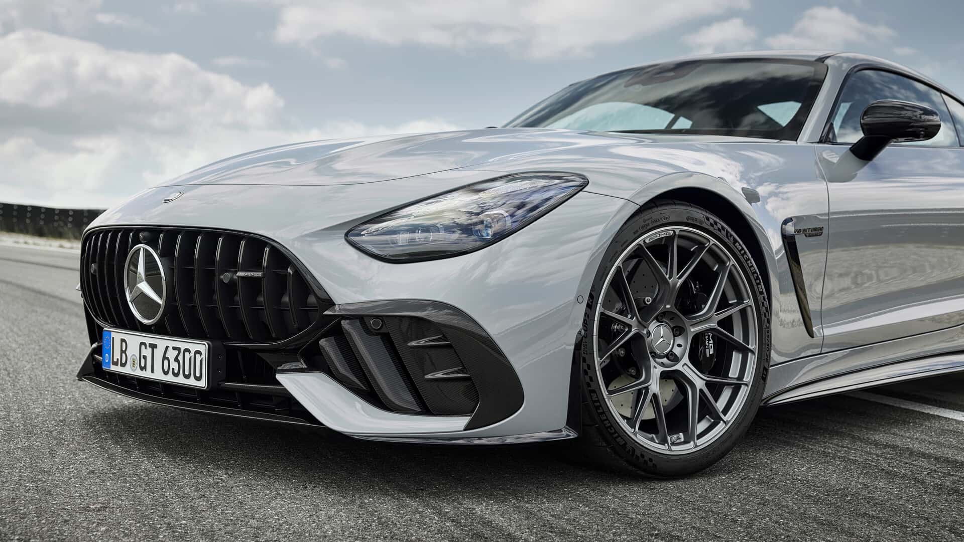 Mercedes-AMG GT 63 сделали еще мощнее