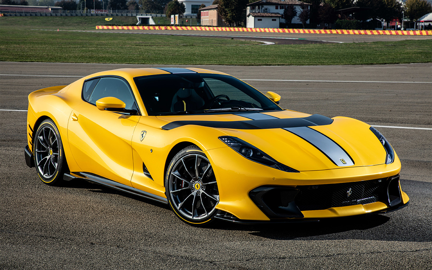 Ferrari 812 Competizione