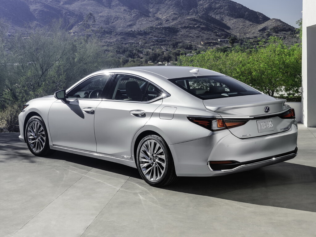 Переднеприводный седан Lexus ES подвергли обновлению